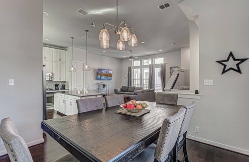 Tobin Hill House | Stylish Home by Riverwalk + Downtown/Sleeps 10