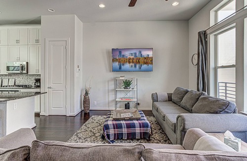 Tobin Hill House | Stylish Home by Riverwalk + Downtown/Sleeps 10