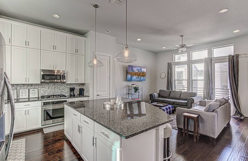 Tobin Hill House | Stylish Home by Riverwalk + Downtown/Sleeps 10