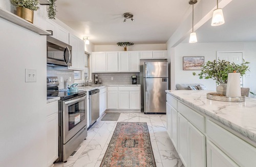 Tulsa House | Stylish home close to golf court & a casino