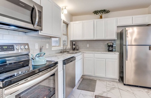 Tulsa House | Stylish home close to golf court & a casino