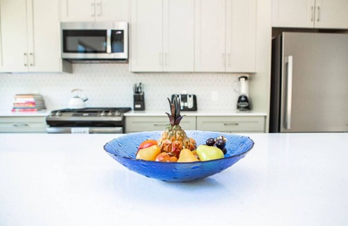 Highland House | Stylish Home, Dedicated WFH, Conveniently Located
