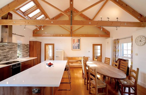 Bishopton House | Stylish home in a beautiful countryside setting!