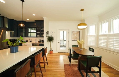 Hope Gardens House | Stylish Home in Nashville | Sleeps 7 | Walkability