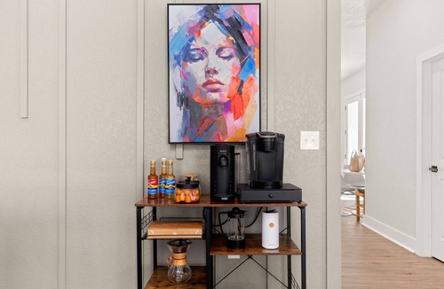 Near East Side House | Stylish Home Nr DT, Alamo, River Walk | Games WiFi