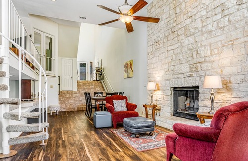 The Hills House | Stylish home on golf course with pool, game room, terrace & central AC