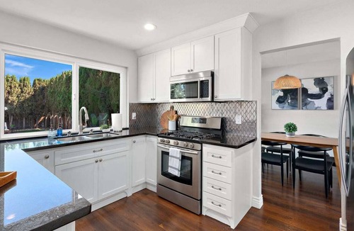 Antelope House | Stylish Home w/ Pool, BBQ, Pool Table