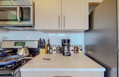 Downtown Apartment | Stylish Home With Free ParkingFA