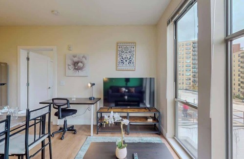 Downtown Apartment | Stylish Home With Free ParkingFA