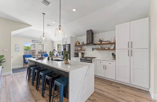 Spring House | Stylish Home with Hot Tub & Gaming Garage