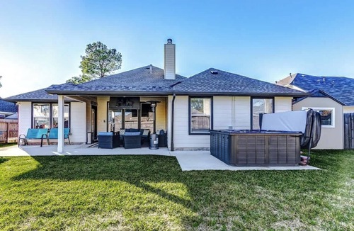 Spring House | Stylish Home with Hot Tub & Gaming Garage