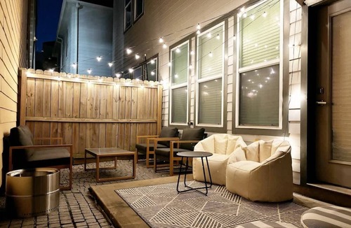 Washington Ave./ Memorial Park House | Stylish Home with Patio & Pool Table, Walkable