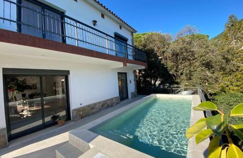 Cabrils Villa | Stylish Home with Terrace and Private Pool, Maresme