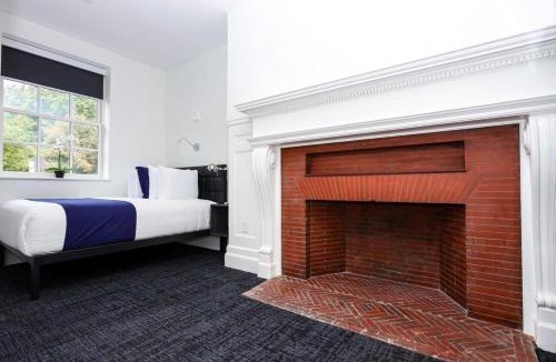 Fenway–Kenmore Apartment | Stylish Hotel Room in Boston's Fenway - Unit #104 v2
