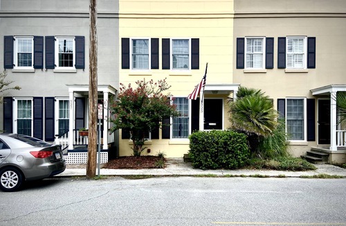 Historic Downtown Savannah House | Stylish House By Forsyth Park