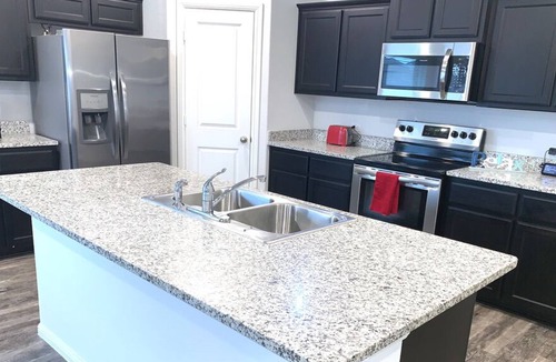 Crowley House | Stylish house in FW Perfect for long stay W/Garage