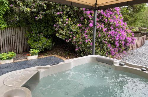 Dalry House | Stylish House with hot tub