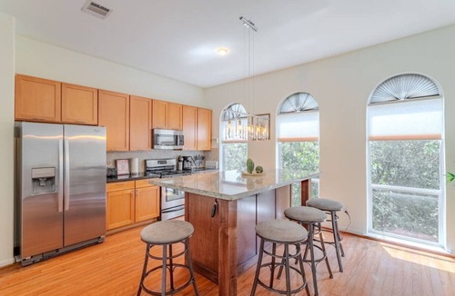 East Downtown Houston Villa | Stylish Houston Getaway