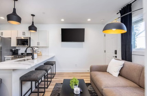 Hillsboro Village Apartment | Stylish in Hillsboro Village by Vanderbilt and Belmont
