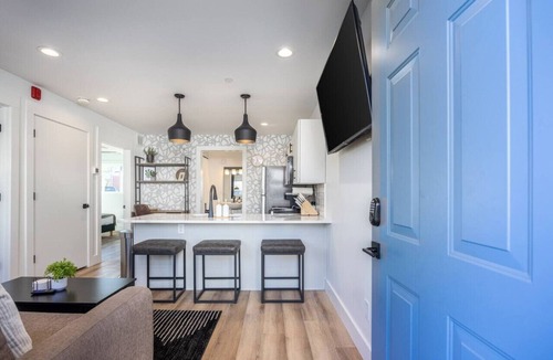 Hillsboro Village Apartment | Stylish in Hillsboro Village by Vanderbilt and Belmont