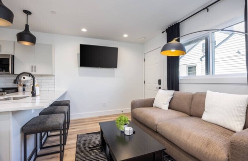 Hillsboro Village Apartment | Stylish in Hillsboro Village by Vanderbilt and Belmont