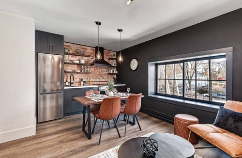 Collingwood Condo | Stylish Industrial 1BR Above DT Collingwood Bakery