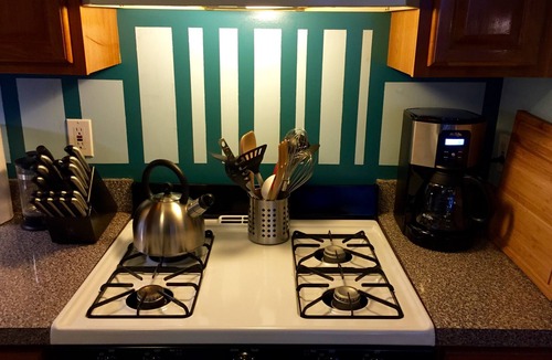 East Harlem Apartment | Stylish, Inviting Garden Brownstone Studio, Close to Subway!