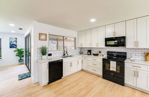 Irving House | Stylish Irving Retreat w/Patio & Fire Pit