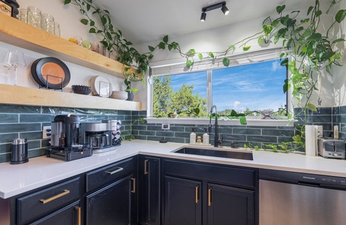 Waterford On Lake Travis House | Stylish Lake Travis Getaway! Beach Access, Poker & VR