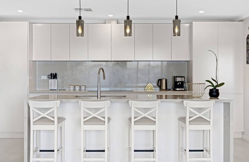 Buff Point House | Stylish Lakefront Tranquillity Kayaks