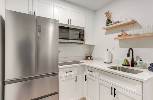 Lakeland Apartment | Stylish Lakeland Studio w/Workspace