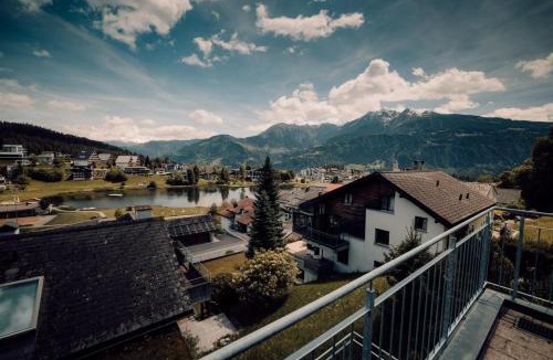 Laax Apartment | Stylish Lakeview Apartment Balcony & Free Parking