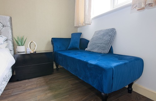 Rusholme Apartment | Stylish Lodge Villa