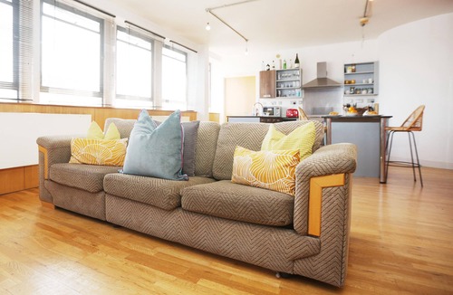 Saint Paul's Apartment | Stylish Loft Apartment, Central location, Parking