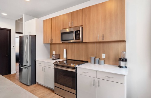 Midtown Apartment | Stylish Loft in St. Louis with Gym, Rooftop, Free Gated Parking, and Pool