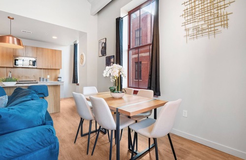 Midtown Apartment | Stylish Loft in St. Louis with Gym, Rooftop, Free Gated Parking, and Pool