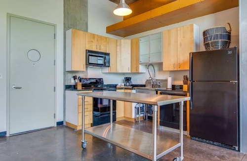 The Gulch Apartment | Stylish Loft Near Downtown Broadway!
