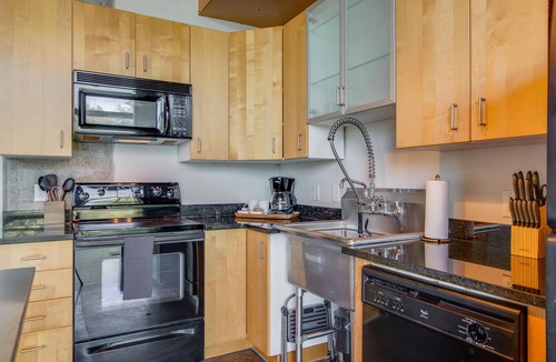 The Gulch Apartment | Stylish Loft Near Downtown Broadway!