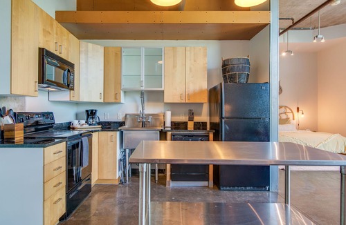 The Gulch Apartment | Stylish Loft Near Downtown Broadway!