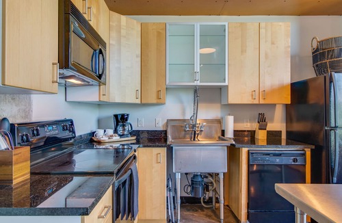 The Gulch Apartment | Stylish Loft Near Downtown Broadway!