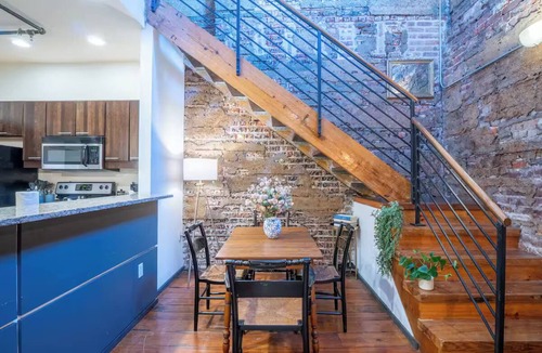 Downtown Richmond Apartment | Stylish Loft - Shockoe Bottom - Walk to Canal - Historic Apartment