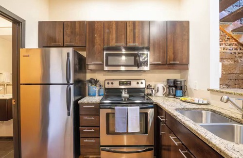 Downtown Richmond Apartment | Stylish Loft - Shockoe Bottom - Walk to Canal - Historic Apartment