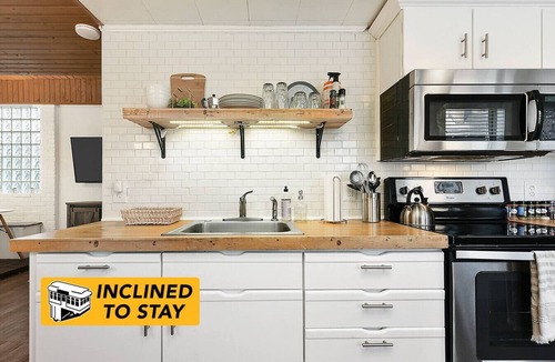 Crafton House | Stylish Loft with Deck and Parking