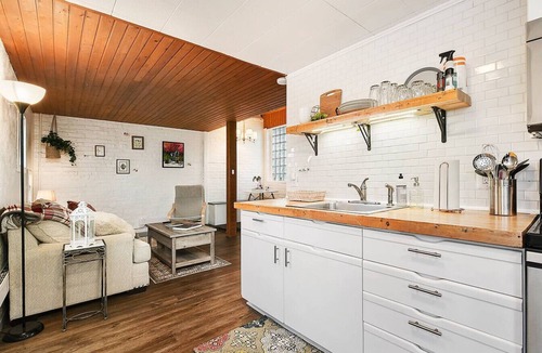 Crafton House | Stylish Loft with Deck and Parking