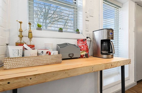 Crafton House | Stylish Loft with Deck and Parking