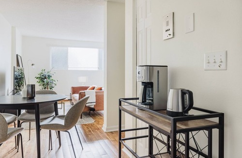 Mission Hill Apartment | Stylish Longwood studio, parking, elevator, w/d, by Blueground