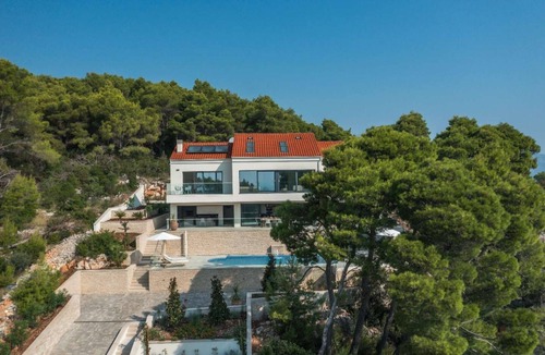 Lumbarda Villa | Stylish Lumbarda Villa Hera - Sleeps 10 + Private Pool, Close to Beaches