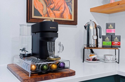 Cherrywood Apartment | Stylish & Lux Stay, Walk to Top Eats & Pickleball