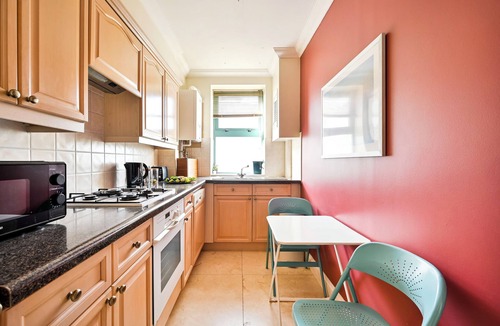 Kilburn Apartment | Stylish Mapesbury Escape