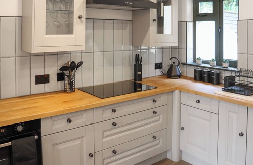 Neyland Cottage | Stylish marina-side setting with panoramic views.